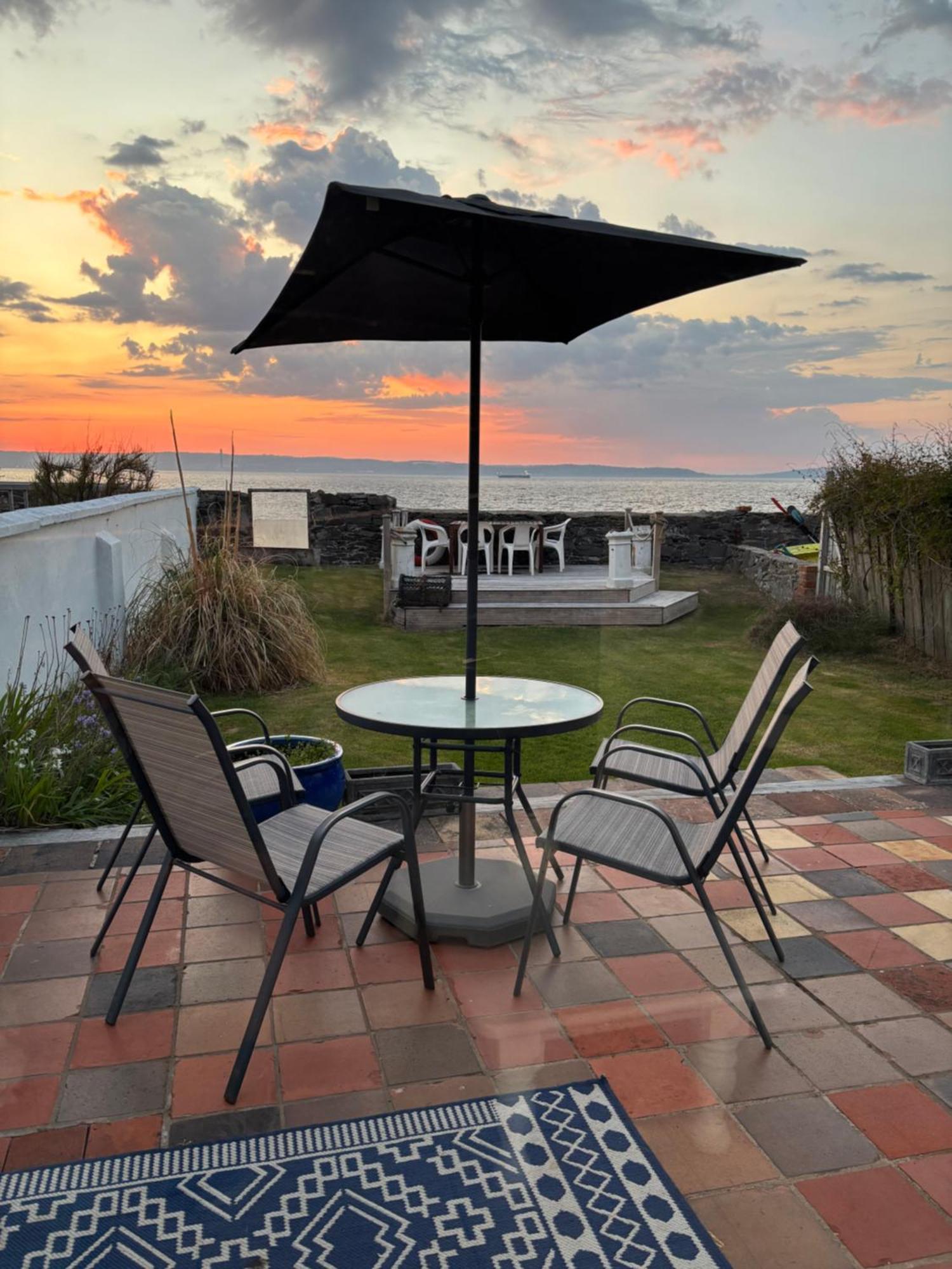 Splash Cottage Beach House With Sea Lapping Garden บังกอร์ ภายนอก รูปภาพ
